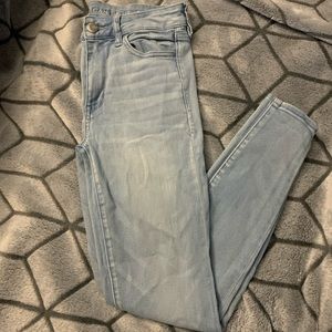 Light wash AEO Hi-Rise Jegging Size 6